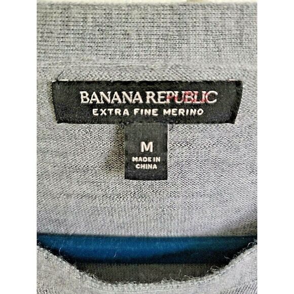 Banana Republic Women’s M Extra Fine Gray Merino Wool Crew Neck Sweater Size Med - Picture 2 of 9